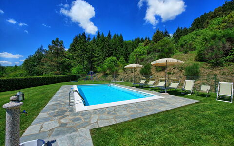 Villa Portole Due: Piscina, Ricorrere, Giardino, Tempo Libero, Eco Hotel, Landscaping, Giochi D'Acqua, Shade, Flagstone, Terme