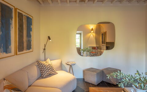 Town House Garden: Interior Design, Mobilia, Parete, Divano, Pavimentazione, Soggiorno, Soffitto, Pavimento, Casa, Illuminazione