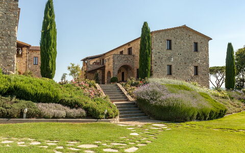 Torre Antica: Giardino, Landscaping, Cortile, Villa, Hacienda, Giardino Botanico, Passerella, Hedge, Agriturismo