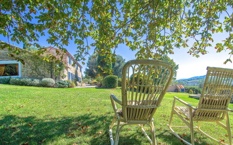 Villa Sagrantino: Arbusto, Giardino, Prato, Primavera, Mobili Da Esterno, Villetta, Landscaping, Sedia, Cortile, Backyard