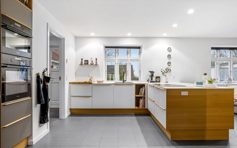 Afke - 700M from the Sea: Tetto, Casa, Porta, Villetta, Shade, Raccordo, Cortile, Estate, Backyard