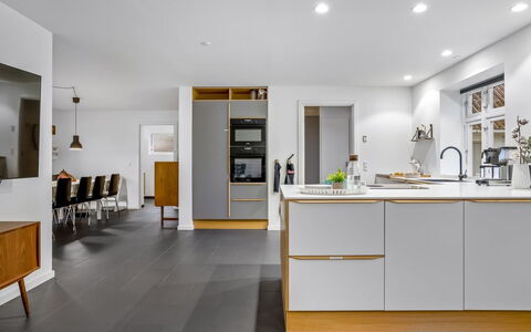 Afke - 700M from the Sea: Tetto, Casa, Porta, Villetta, Shade, Raccordo, Cortile, Estate, Backyard