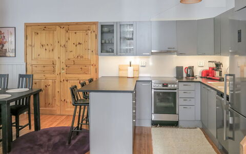 Katinkulma 1: Mobilia, Pavimentazione, Interior Design, Cucina, Legna, Pavimento, Soffitto, Elettrodomestico Da Cucina, Apparecchio Major, Lampada