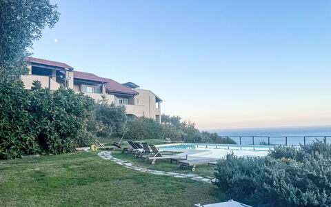 I Castellari: Mobilia, Mobili Da Esterno, Sedia, Giardino, Vaso Di Fiori, Terrazza, Tavolo Esterno, Estate, Pianta Della Casa, Landscaping