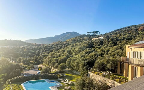 I Castellari: Mobilia, Mobili Da Esterno, Sedia, Giardino, Vaso Di Fiori, Terrazza, Tavolo Esterno, Estate, Pianta Della Casa, Landscaping