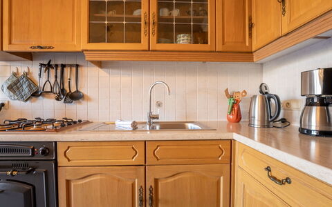 Geluid Van de Zee: Cucina, Cabinetry, Elettrodomestico Da Cucina, Controsoffitto, Legna, Apparecchio Major, Mobilia, Interior Design, Pavimentazione, Lavandino Della Cucina