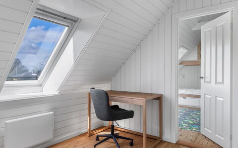 Gravers - 150M from the Sea: Tetto, Casa, Casa, Villetta, Porta, Raccordo, Deck, Portico, Plank, Latifoglie