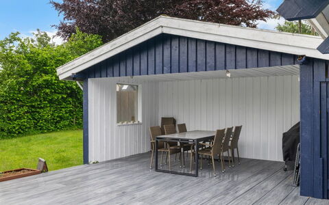 Gravers - 150M from the Sea: Tetto, Casa, Casa, Villetta, Porta, Raccordo, Deck, Portico, Plank, Latifoglie