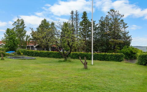 Gravers - 150M from the Sea: Tetto, Casa, Casa, Villetta, Porta, Raccordo, Deck, Portico, Plank, Latifoglie