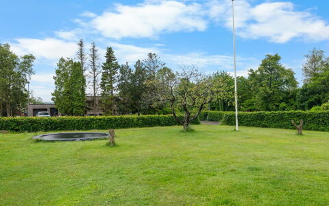 Gravers - 150M from the Sea: Tetto, Casa, Casa, Villetta, Porta, Raccordo, Deck, Portico, Plank, Latifoglie