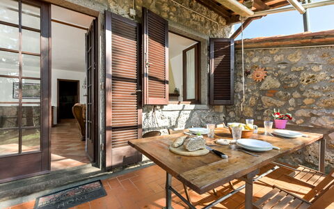 Romiccioli: Appartamento, Condominio, Shade, Balcone, Ricorrere, Cortile, Hotel, Città Universitaria