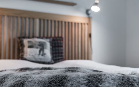 Trillevallen 3: Camera Da Letto, Letto, Biancheria, Bedding, Lenzuolo, Mobilia, Telaio Del Letto, Lampada, Latifoglie, Cuscino