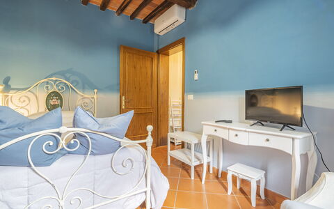 Casa Michela Casalguidi, Garden, Wifi: Mobilia, Interior Design, Pavimentazione, Pavimento, Camera Da Letto, Soffitto, Camera, Illuminazione, Letto, Biancheria