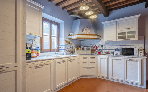 Casa Michela Casalguidi, Garden, Wifi: Cucina, Legna, Interior Design, Cabinetry, Mobilia, Pavimentazione, Controsoffitto, Casa, Elettrodomestico Da Cucina, Apparecchio Major