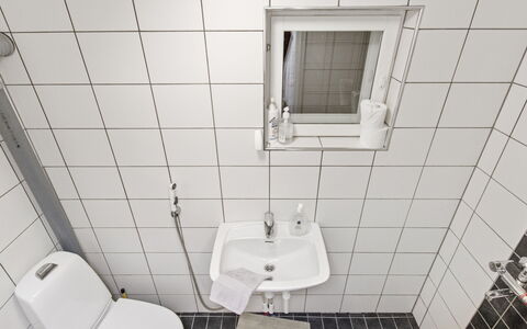 Jauli: Mobilia, Interior Design, Pavimentazione, Pavimento, Tavolo, Soffitto, Cucina & Sala Da Pranzo Tavolo, Illuminazione, Sedia, Casa