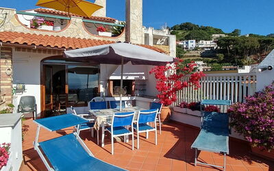 Ischia 647: Appartamento, Balcone, Vaso Di Fiori, Pianta Della Casa, Mobili Da Esterno, Sedia, Ricorrere, Shade, Hotel, Villa