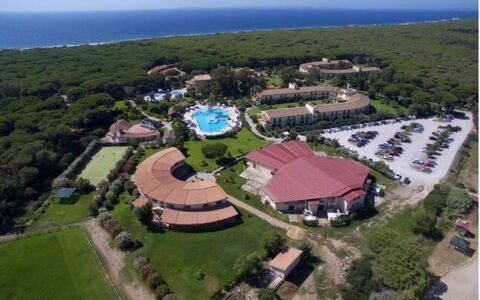 Nature & Country Resort Near The sea: Piscina, Ricorrere, Visione Globale, Resort Citta ', Fotografia Aerea, Hotel, Terme, Località Balneare, Vacanza