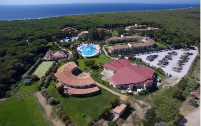 Nature & Country Resort Near The sea: Piscina, Ricorrere, Visione Globale, Resort Citta ', Fotografia Aerea, Hotel, Terme, Località Balneare, Vacanza