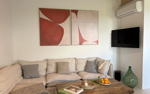 Belmonte Spereto Apartment With Pool, Montaione: Mobilia, Interior Design, Parete, Divano, Pavimentazione, Legna, Pavimento, Soggiorno, Camera, Casa