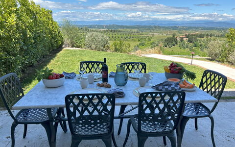 Belmonte Spereto Apartment With Pool, Montaione: Mobilia, Mobili Da Esterno, Tavolo, Tavolo Esterno, Sedia, Cucina & Sala Da Pranzo Tavolo, Giardino, Terrazza, Tavolino Da Caffè, Cortile