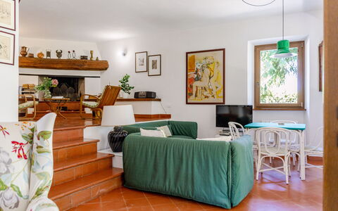 Casa Iume: Mobilia, Interior Design, Pavimentazione, Parete, Divano, Pavimento, Legna, Camera, Soggiorno, Soffitto