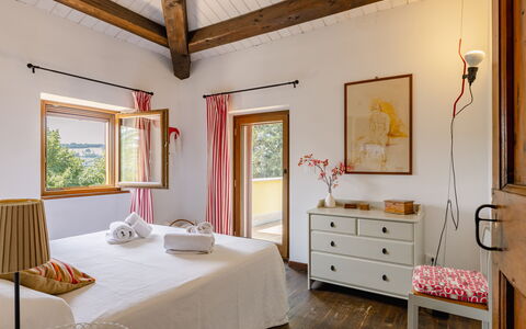 Casa Iume: Mobilia, Interior Design, Parete, Letto, Camera Da Letto, Pavimentazione, Legna, Pavimento, Soffitto, Camera