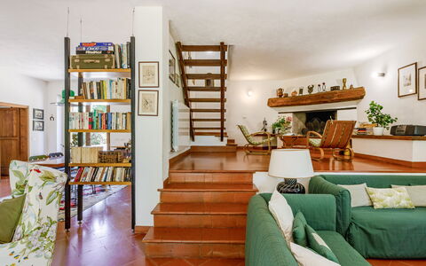 Casa Iume: Mobilia, Parete, Interior Design, Pavimentazione, Legna, Pavimento, Divano, Casa, Soggiorno, Camera