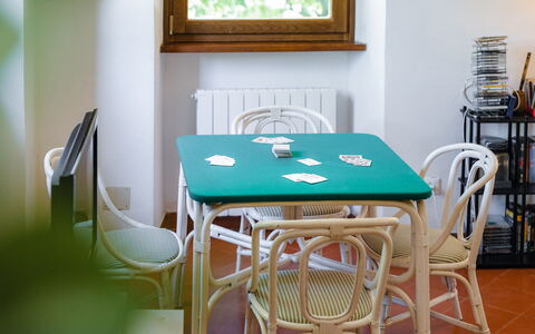 Casa Iume: Mobilia, Tavolo, Legna, Sedia, Interior Design, Pavimentazione, Pavimento, Cucina & Sala Da Pranzo Tavolo, Sala Da Pranzo, Camera