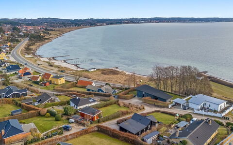 Stavros - 100M from the Sea: Zona Residenziale, Arbusto, Casa, Casa, Giardino, Estate, Shade, Landscaping, Prato
