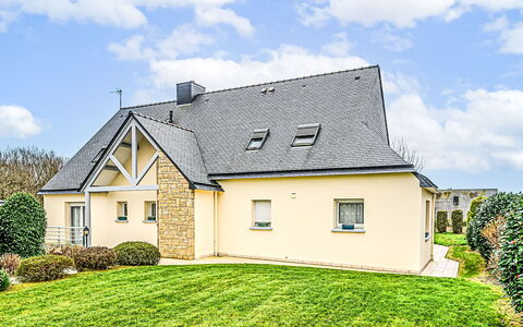 Guidel 606: Casa, Tetto, Casa, Zona Residenziale, Villetta, Estate, Agriturismo, Raccordo, Prato, Landscaping