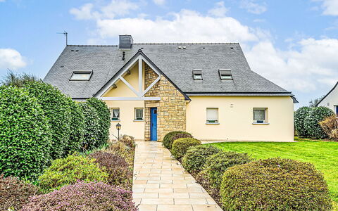 Guidel 606: Arbusto, Casa, Tetto, Villetta, Casa, Agriturismo, Estate, Giardino, Driveway, Landscaping