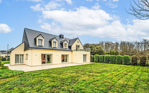 Guidel 606: Casa, Casa, Zona Residenziale, Arbusto, Tetto, Estate, Villetta, Lotto, Agriturismo, Giardino