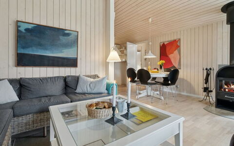 Eick - 800M from the Sea: Interior Design, Pavimentazione, Mobilia, Legna, Soffitto, Pavimento, Divano, Soggiorno, Camera, Pavimento In Legno