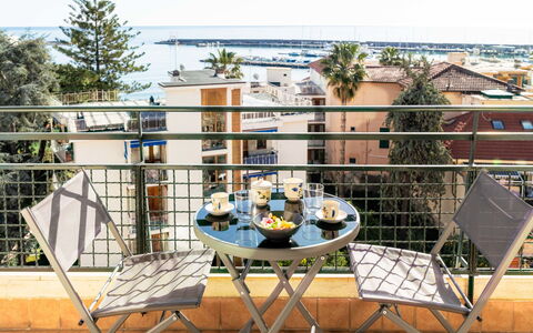 Sanremo Zampilli e Mare: Mobilia, Sedia, Tavolo, Mobili Da Esterno, Tavolo Esterno, Cucina & Sala Da Pranzo Tavolo, Balcone, Shade, Tavolino Da Caffè, Ricorrere