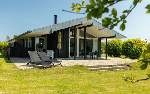 Erlinda - 600M from the Sea: Estate, Shade, Driveway, Agriturismo