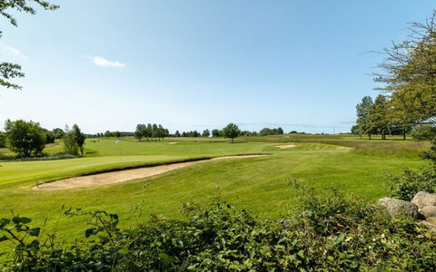 Erlinda - 600M from the Sea: Estate, Shade, Driveway, Agriturismo
