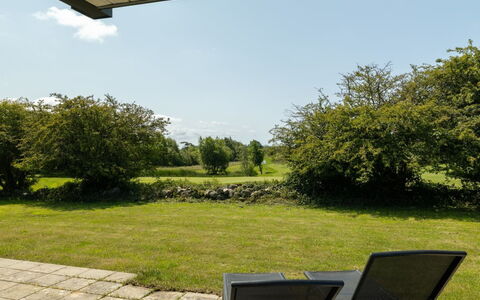 Erlinda - 600M from the Sea: Estate, Shade, Driveway, Agriturismo