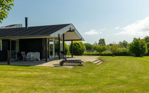 Erlinda - 600M from the Sea: Estate, Shade, Driveway, Agriturismo