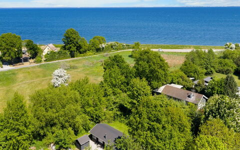 Doris - 150M from the Sea: Tetto, Casa, Casa, Villetta, Raccordo, Estate, Driveway, Edifici Giardino, Cortile, Capannone