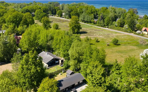 Doris - 150M from the Sea: Tetto, Casa, Casa, Villetta, Raccordo, Estate, Driveway, Edifici Giardino, Cortile, Capannone