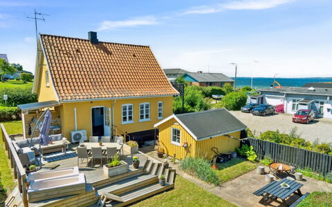 Mari - 150M from the Sea