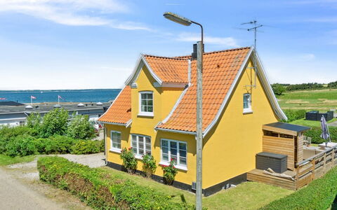 Mari - 150M from the Sea
