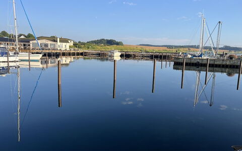 Mari - 150M from the Sea: Acqua, Risorse Idriche, Barca, Corpo D'Acqua, Marina, Moto D'Acqua, Waterway, Riflessione, Dock, Barche E Nautica - Macchine E Materiali