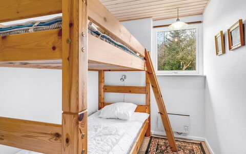 Marika - 400M to the Fjord: Parete, Legna, Interior Design, Camera Da Letto, Mobilia, Pavimentazione, Pavimento, Soffitto, Letto, Camera