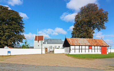 Aulikki - 2Km from the Sea