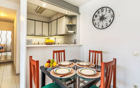 Apartaments Blau Mar: Interior Design, Soffitto, Pavimentazione, Camera, Appartamento, Pavimento, Mobilia, Casa, Cornice, Cucina & Sala Da Pranzo Tavolo