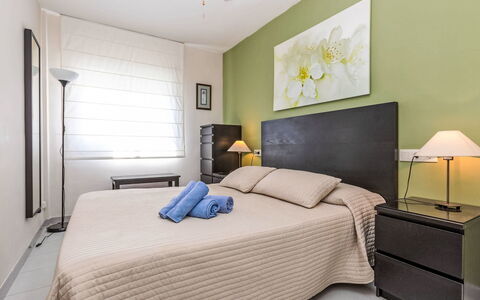 Apartaments Blau Mar: Mobilia, Letto, Interior Design, Camera Da Letto, Pavimentazione, Pavimento, Bedding, Lenzuolo, Camera, Soffitto
