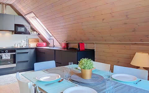 Dolní Lysečiny: Pavimentazione, Legna, Interior Design, Mobilia, Pavimento, Soffitto, Illuminazione, Cucina, Attico, Camera