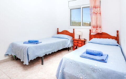 Palmera Ii: Appartamento, Pavimento, Casa, Soffitto, Camera Da Letto, Letto, Pavimento In Legno, Hotel, Latifoglie, Bedding