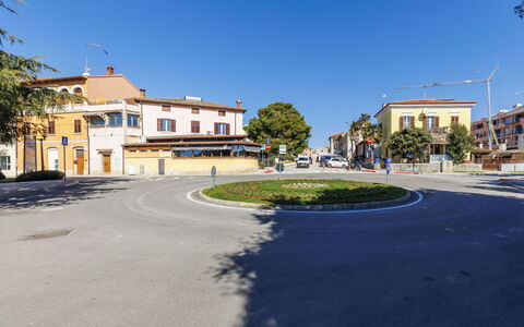 Poreč Center Sea: Cielo, Manto Stradale, Strada, Strada, Asfalto, Cittadina, Spazio Pubblico, Quartiere, Zona Residenziale, Insediamento Umano